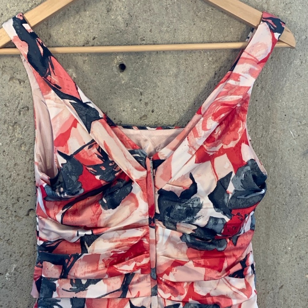 Express Mini Dress w Ruching & Zip Back - Picture 4 of 5